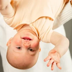 DAY Overslagromper Korte Mouw Ronde Kraag - Mt. 50/56 - Apricot