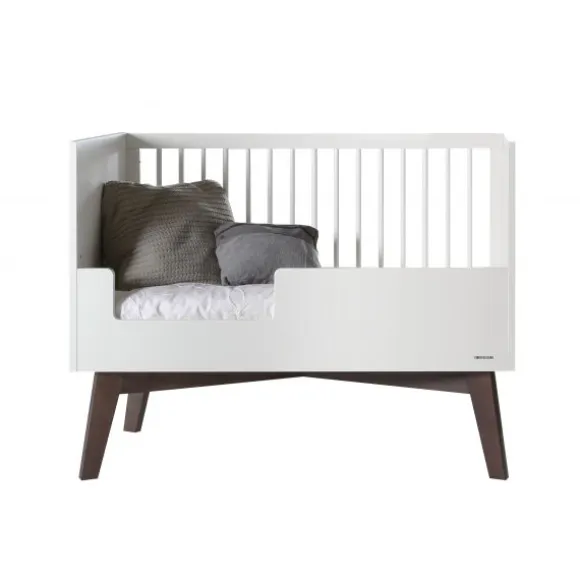 Kidsmill Sixties Babybed Wit Mat / Walnoot 70 x 140 cm