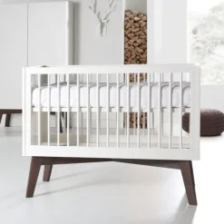 Kidsmill Sixties Babybed Wit Mat / Walnoot 70 x 140 cm