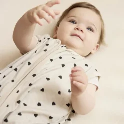 Meyco Baby Sweet Heart Zomerslaapzak - 70 cm - Soft Sand/Black